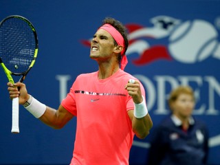 Rafael Nadal sa teší z postupu.