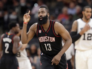 James Harden si v NBA oblieka dres Houstonu.