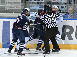 Hráči Slovana Bratislava a Jugry Chanty-Mansijsk sa dostávajú do potýčky.