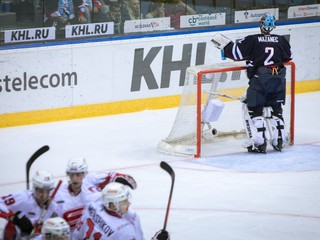 Sprava: Marek Mazanec z HC Slovan Bratislava počas zápasu Kontinentálnej hokejovej ligy (KHL) medzi HC Slovan Bratislava - Avangard Omsk.