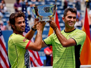 Jean-Julien Rojer (vľavo) a Horia Tecau.