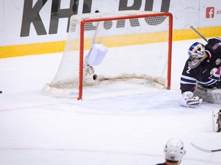 Marek Mazanec z HC Slovan Bratislava počas zápasu Kontinentálnej hokejovej ligy (KHL) medzi HC Slovan Bratislava - Neftechimik Nižnekamsk.