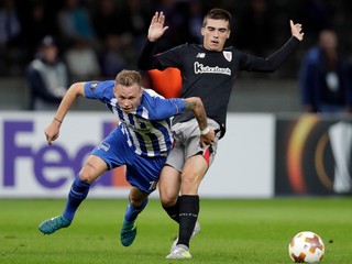 Ondrej Duda (vľavo) počas zápasu proti Bilbau.