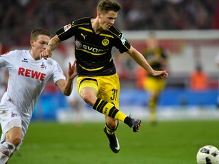 Erik Durm v žlto-čiernom drese Borussie.