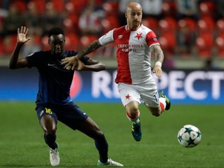 Miroslav Stoch v červenobielom drese Slavie Praha.