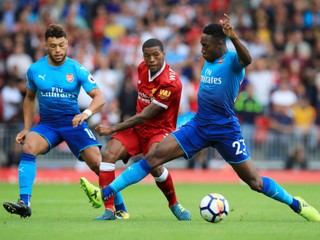 Danny Welbeck (v strede) vynechá pre zranenie najbližšie zápasy Arsenalu.