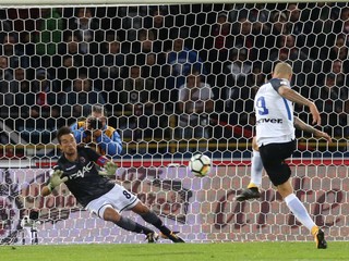 Hráč Interu Miláno Mauro Icardi premenil pokutový kop, Inter remizoval na ihrisku Bologne 1:1.