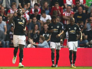 Romelu Lukaku (vľavo).