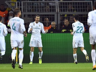 Gareth Bale (v strede) sa raduje zo svojho gólu.
