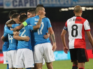 Na snímke vpravo slovenský kapitán Neapola Marek Hamšík oslavuje druhý gól Neapola proti Feyenoordu Rotterdam.