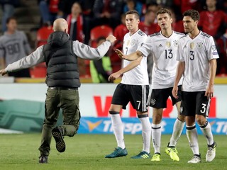 Nemecký futbalový zväz dostal za správanie fanúšikov pokutu.