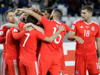 Futbalisti Walesu dosiahli dôležité víťazstvo v Gruzínsku a sú na druhom mieste tabuľky.