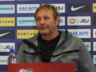 Tréner Slovenska Ján Kozák na tlačovej konferencii pred zápasom s Maltou.