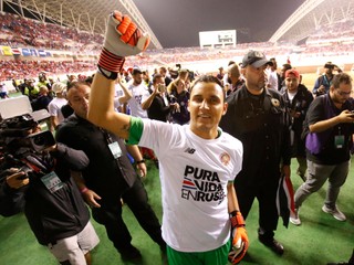 Kostarický brankár Keylor Navas sa teší z postupu na šampionát.