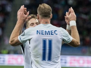 Adam Nemec sa teší zo svojho gólu so spoluhráčom Tomášom Hubočanom.