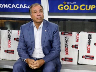 Bruce Arena prevzal zodpovednosť za neúspech USA.