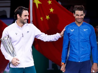 Roger Federer (vľavo) a Rafael Nadal.