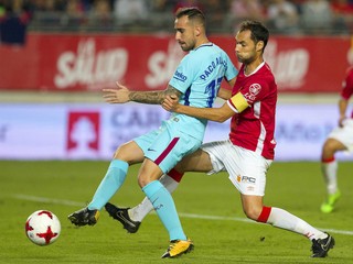 Paco Alcacer (vľavo) patril medzi úspešných strelcov FC Barcelona.