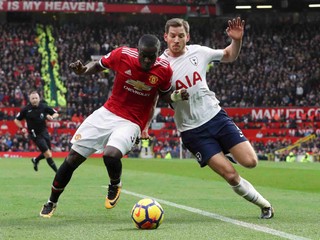 V súboji stopéri oboch tímov - Eric Bailly (vľavo) a Jan Vertonghen.