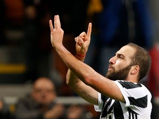 Oba góly Juventusu dal Gonzalo Higuain.