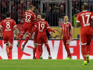 Bayern porazil oslabené Lipsko, Hertha s Pekaríkom triumfovala