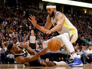Momentka zo stretnutia Denver - Golden State.