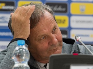 Jána Kozáka pred zápasom s Ukrajinom trápia zranenia hráčov.