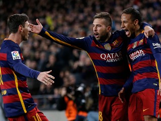 Jordi Alba (uprostred) sa cíti na ľavej strane ihriska lepšie bez Neymara.