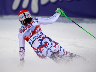 Petra VLhová prechádza cieľom druhého kola slalomu vo fínskom Levi.
