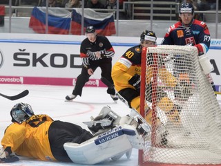 Druhý gól Slovákov strelil Marcel Haščák.