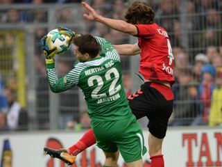 Do zákaldnej zostav Nórska sa dostal aj Rune Jarstein (vľavo).