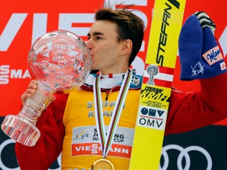 Stefan Kraft je obhajcom celkového triumfu.