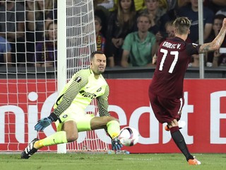 O výsledku zápasu rozhodol gólom Václav Kadlec (vpravo). Ilustračná snímka.