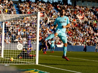 Luis Suarez z FC Barcelony sa teší po úvodnom góle.