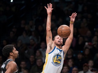 Stephen Curry (vpravo).