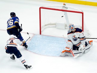 Paul Stastny strieľa jeden z gólov St. Louis.