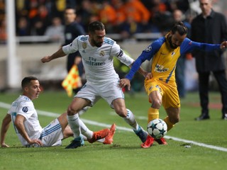 Danimu Carvajalovi (v strede) z Realu Madrid hrozí dvojzápasový dištanc.