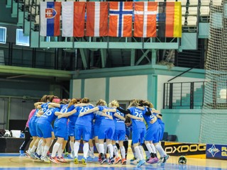 Slovenské reprezentantky po triumfe na turnaji Six nations floorball cup 2017.