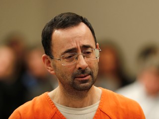 Pedofilný lekár Larry Nassar dostal šesťdesiat rokov väzenia