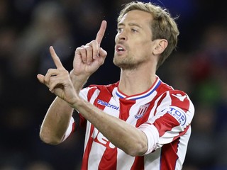 Peter Crouch pokračuje v Stoke.