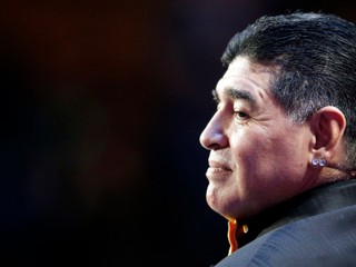 Maradona trpí pokročilou osteoartrózou, bude potrebovať protézu