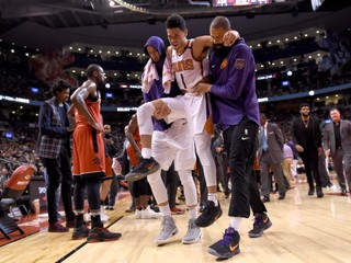 Devin Booker pre zranenie duel nedohral.