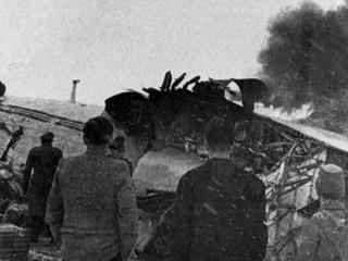 Stále zostáva najznámejším nešťastím v histórii športu to, čo sa udialo hráčom Manchestru United. Vo februári 1958 sa vracali futbalisti Manchesteru United zo štvrťfinále Európskeho pohára majstrov proti Crvenej Zvezde Belehrad. Lietadlo havarovalo krátko po vzlete z letiska v Mníchove. Tragédia si na mieste vyžiadal sedem obetí, najmladší anglický reprezentant v histórii Duncan Edwards zomrel o 15 dní neskôr.