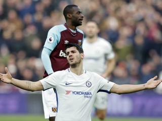 Majstrovská Chelsea prekvapujúco prehrala, Tottenham strelil Stoke päť gólov