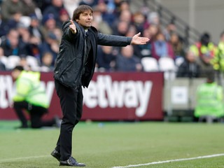Conte už nie je trénerom londýnskej Chelsea, má ho nahradiť Sarri