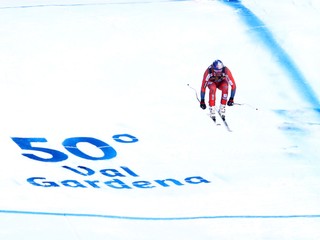 Aksel Lund Svindal zdoláva zjazdovku v talianskom stredisku Val Gardena.