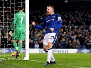 Wayne Rooney sa raduje zo svojho gólu.
