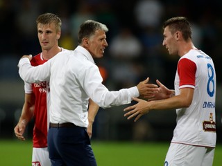 Jaroslav Šilhavý (uprostred) už nie je trénerom Slavie Praha.