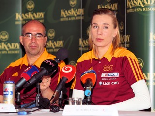Anastasia Kuzminová počas tlačovej konferencie v Sielnici.