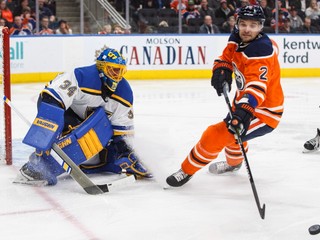 Edmonton povolal Sekeru, slovenský obranca sa vracia do NHL